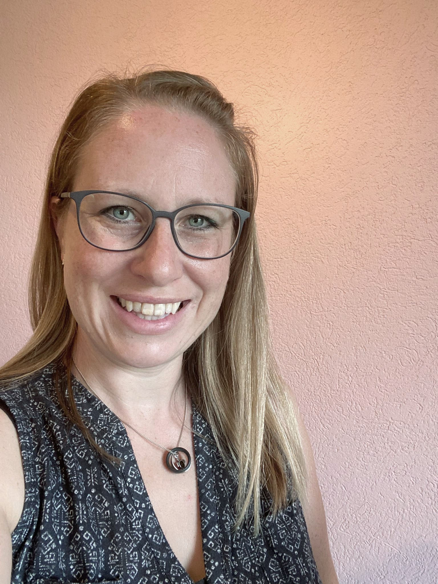 Portrait von Hebamme Chantal Mattli, einfühlsame Betreuung von Schwangerschaft, Geburt und Wochenbett